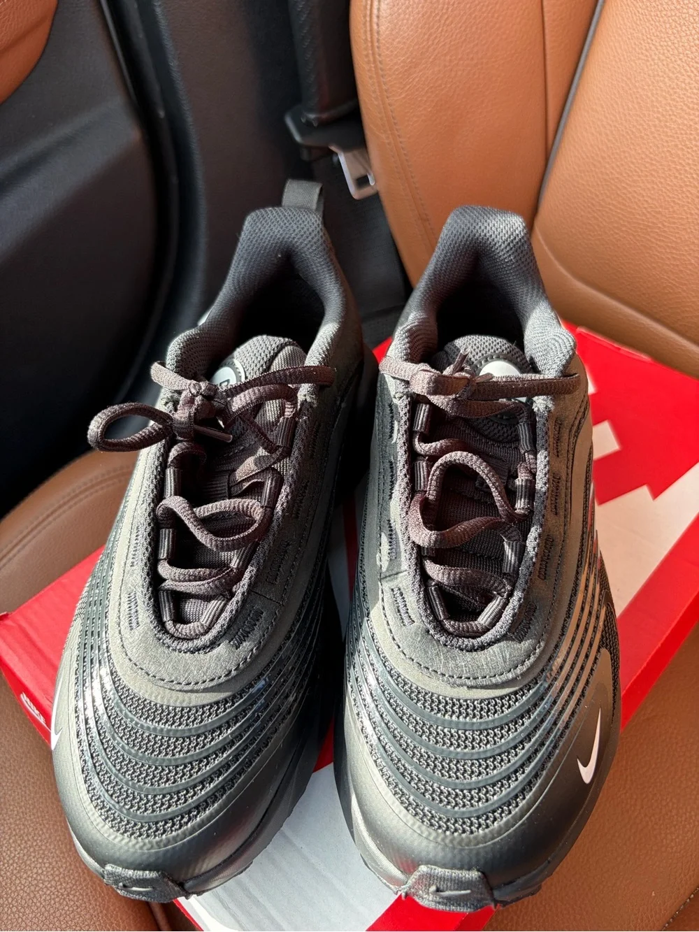 Nike Men’s Black and White Low-Top Sneakers